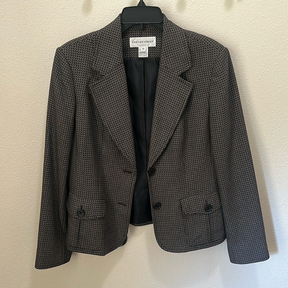 Jones New York, women’s, size 10, blazer. Black brown and cream.